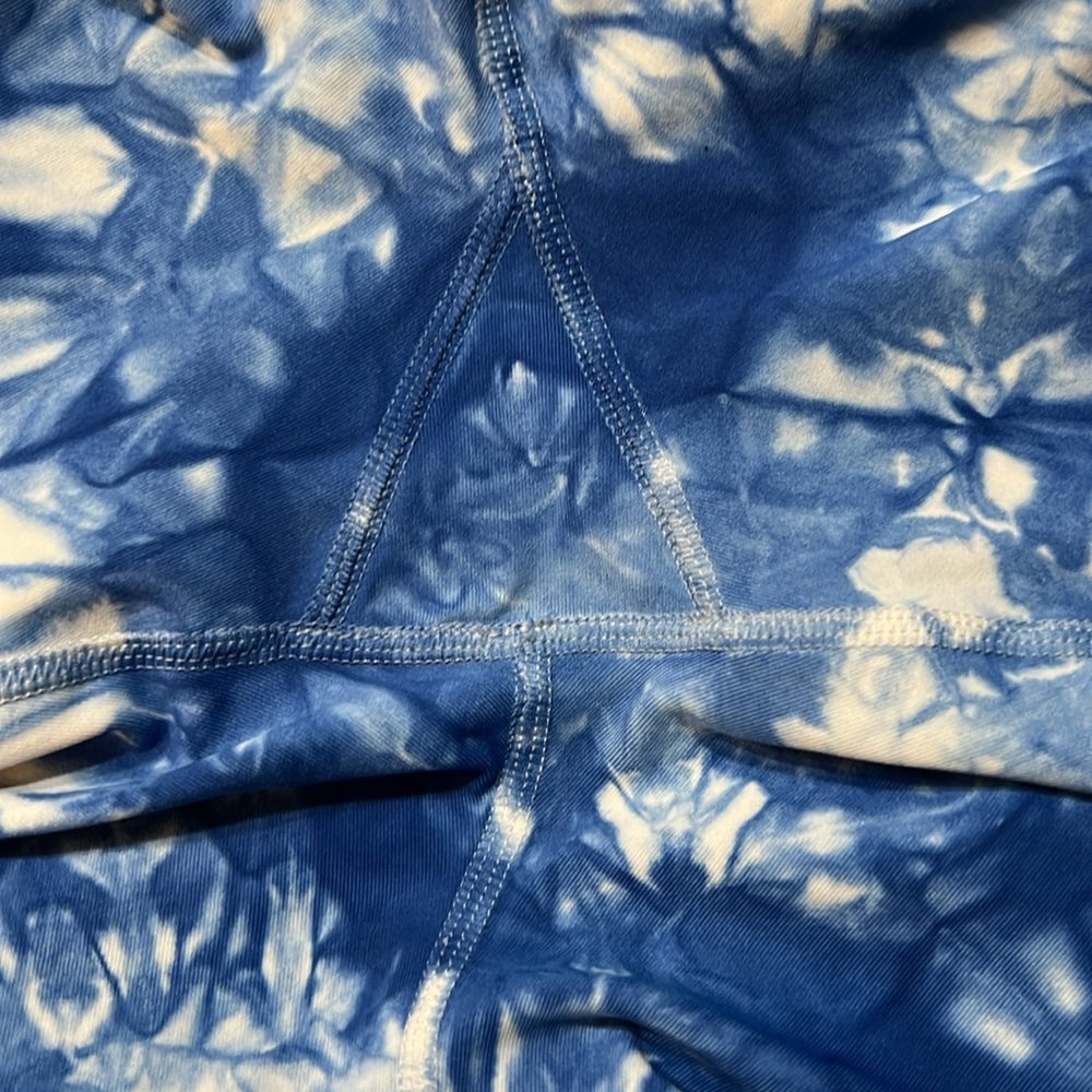 Lululemon Wunder Under Pant (Hi-Rise) Shibori
Shibori Varsity Blue White - Picture 8 of 10